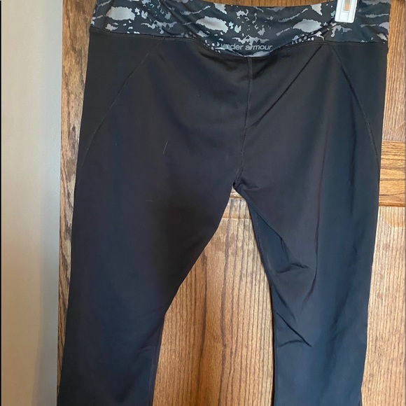 Cropped Under Armour Leggings - Picture 2 of 2